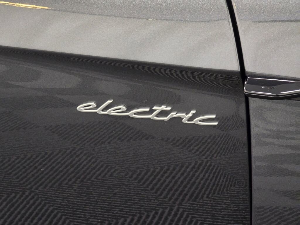 New 2025 Porsche Taycan 4S image 24