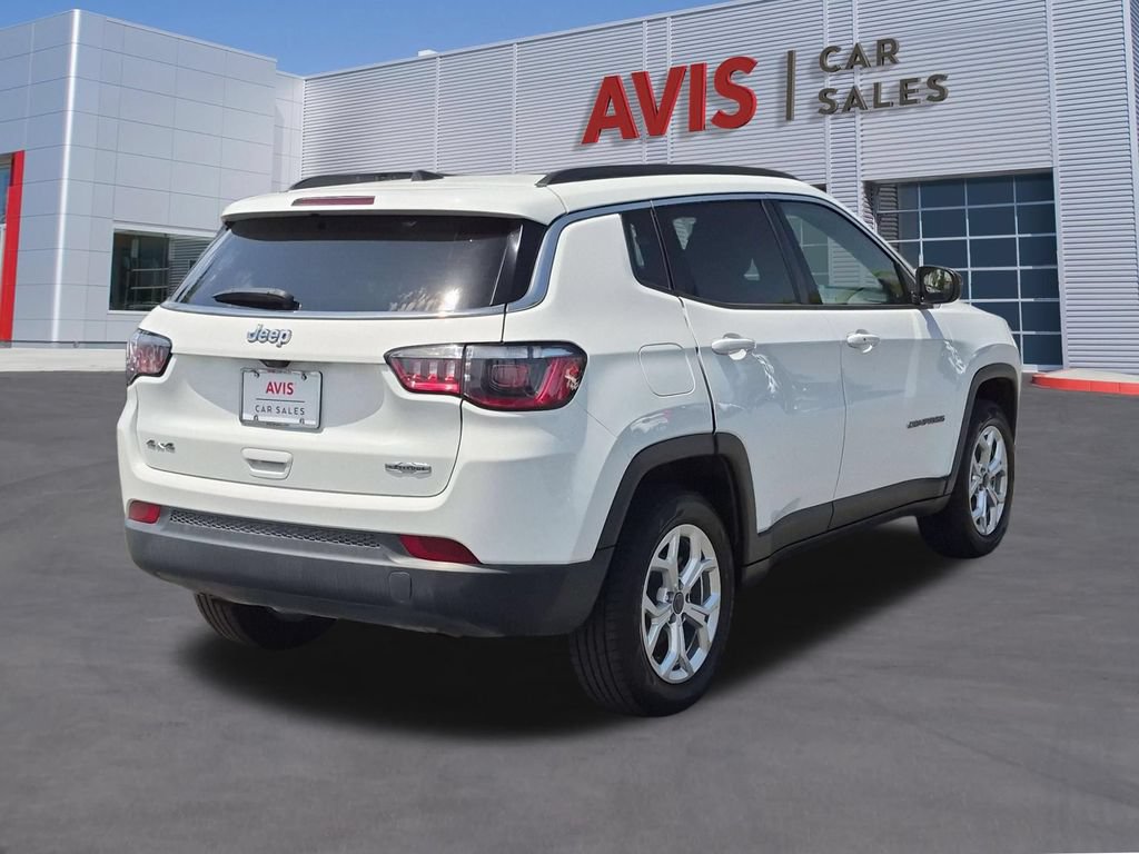 Used 2025 Jeep Compass Latitude w/ Sun & Sound Group AWD/4WD image 6