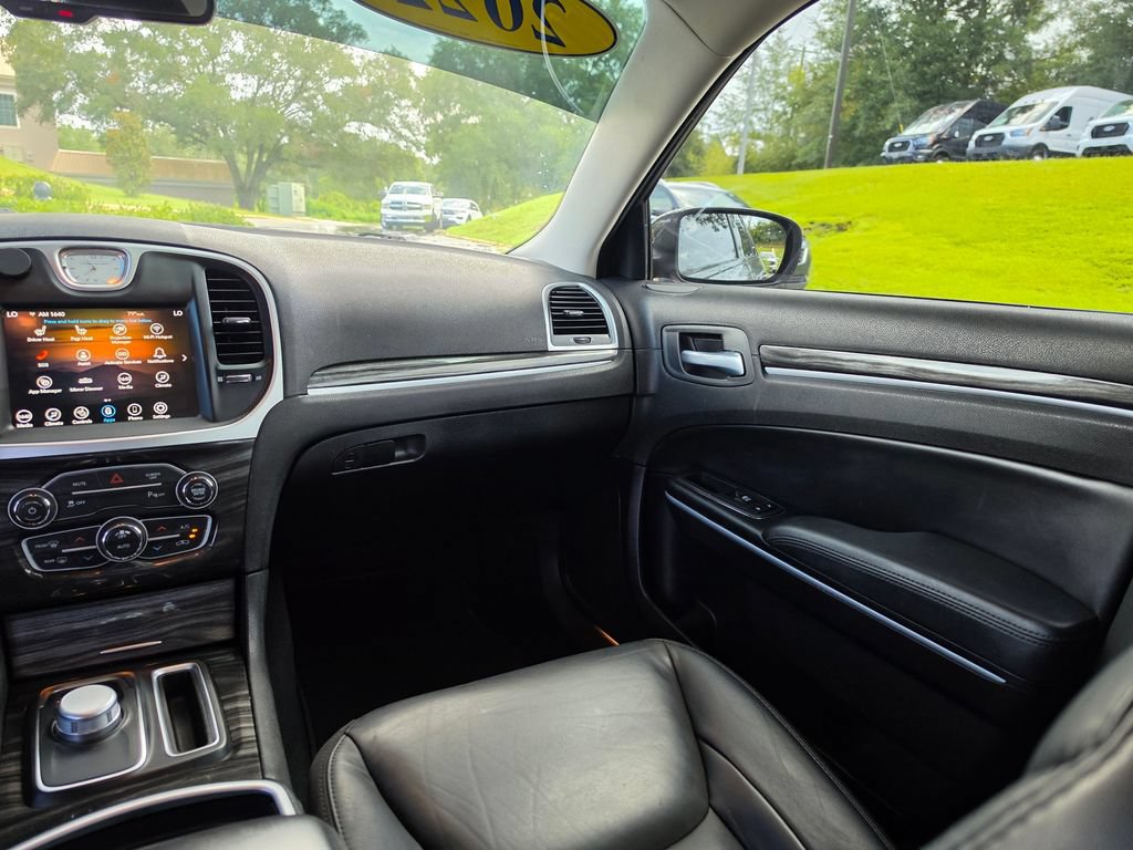 Used 2022 Chrysler 300 Touring L RWD image 17