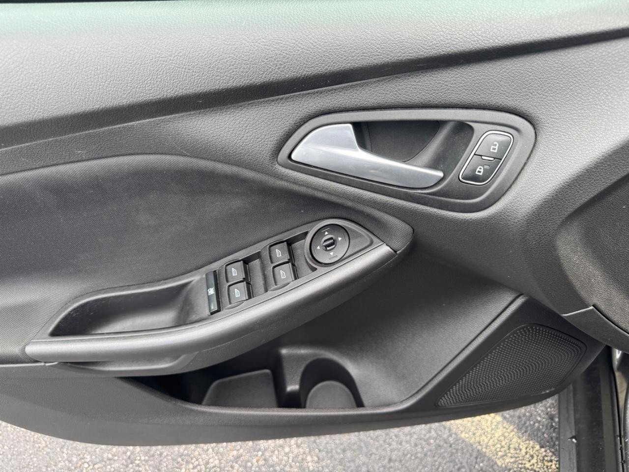 Used 2018 Ford Focus SEL w/ Cold Weather Package FWD image 21