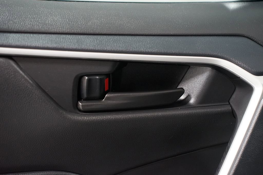 Certified 2025 Toyota RAV4 LE AWD/4WD image 30
