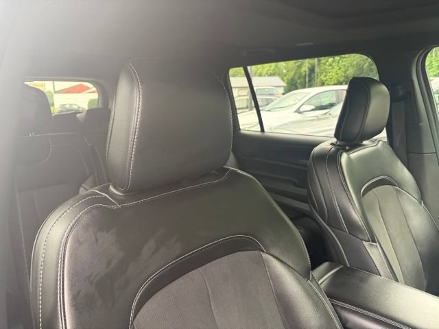 Used 2025 Jeep Grand Cherokee L Altitude RWD image 29
