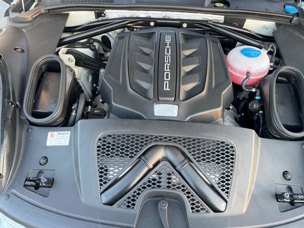 Used 2017 Porsche Macan GTS w/ Premium Package Plus image 9