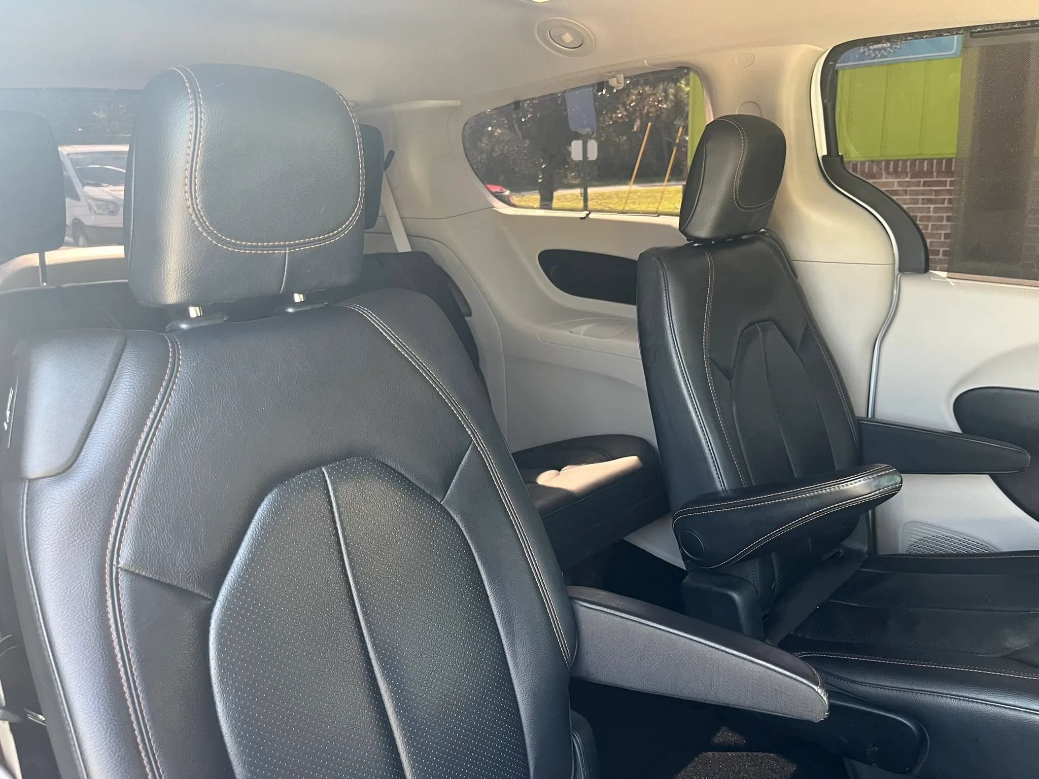 Used 2018 Chrysler Pacifica Touring-L Plus FWD image 34