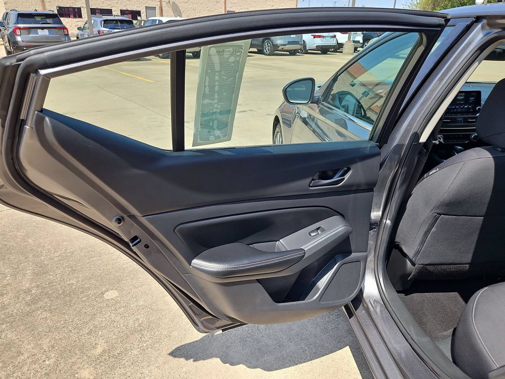 Used 2025 Nissan Altima 2.5 SV FWD image 27