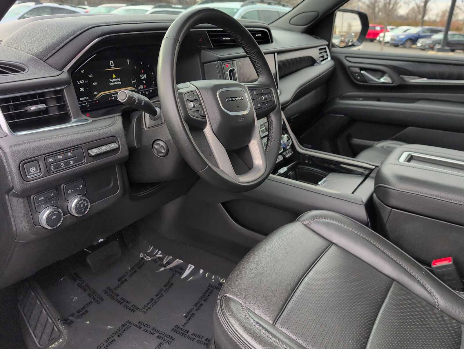 Used 2024 GMC Yukon XL Denali image 10