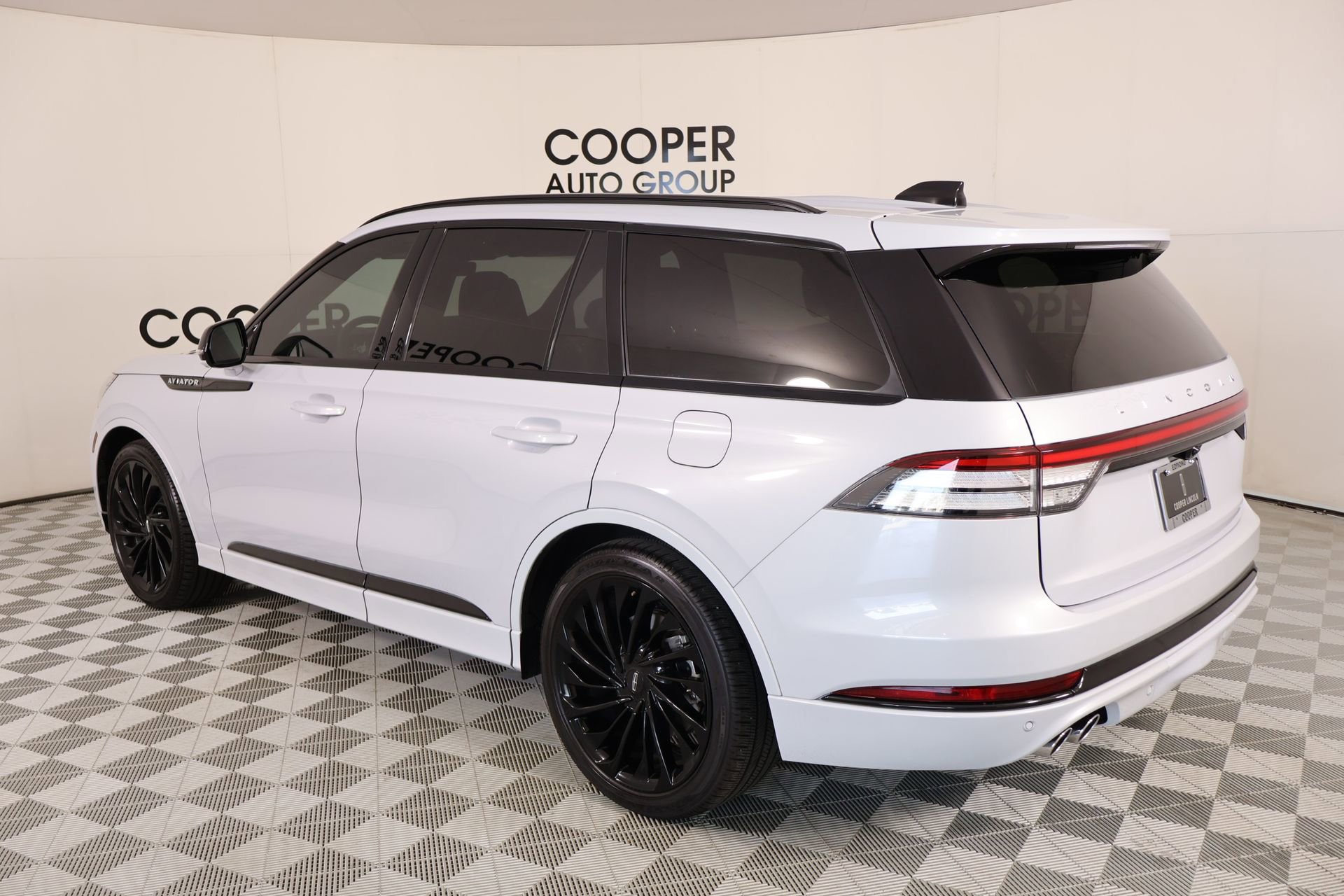 Used 2025 Lincoln Aviator Reserve w/ Equipment Group 201A AWD/4WD image 24