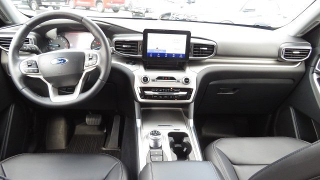 Certified 2022 Ford Explorer XLT w/ Equipment Group 202A image 2