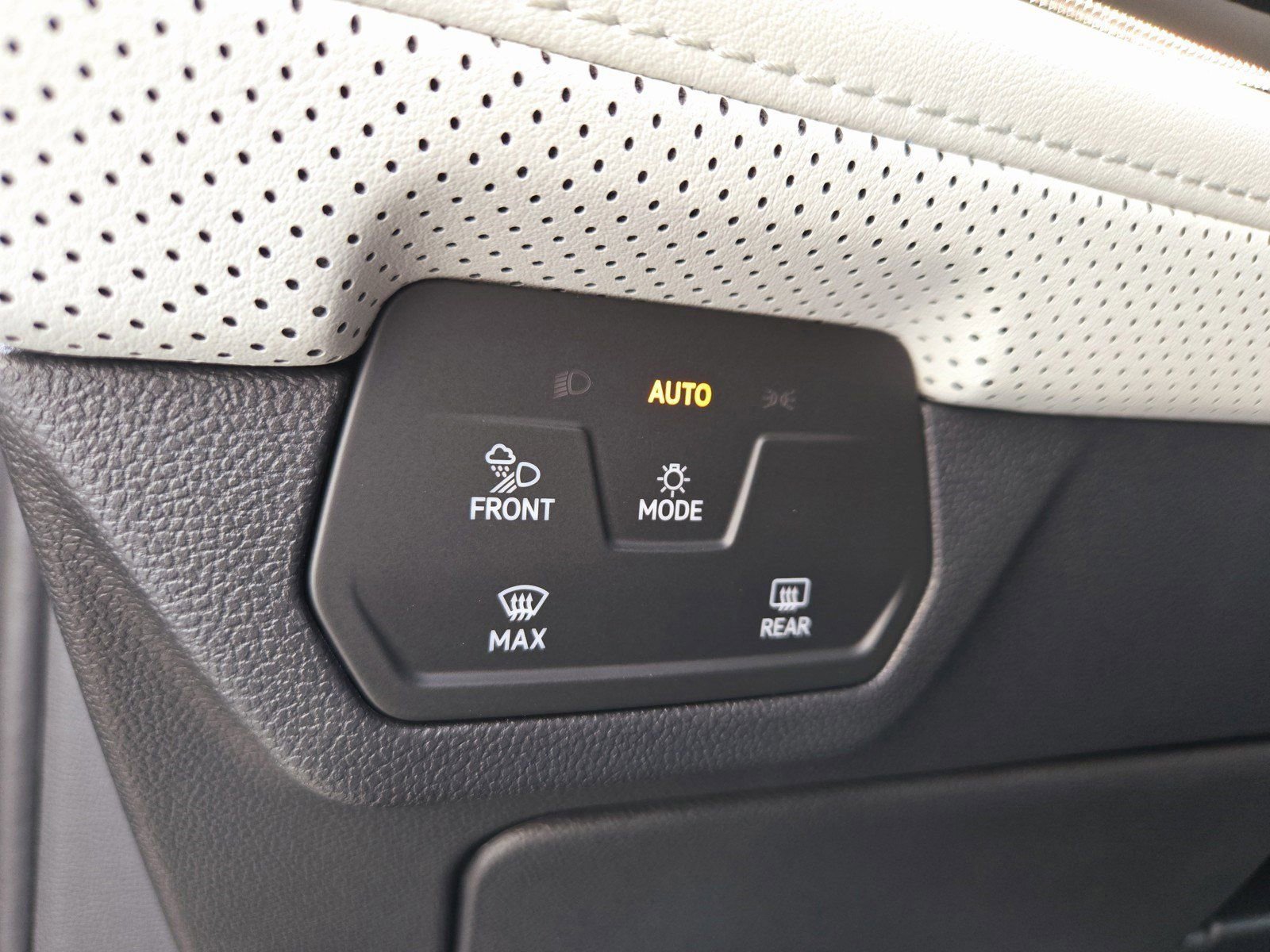 Used 2025 Volkswagen Atlas Cross Sport SEL Premium R-Line image 17