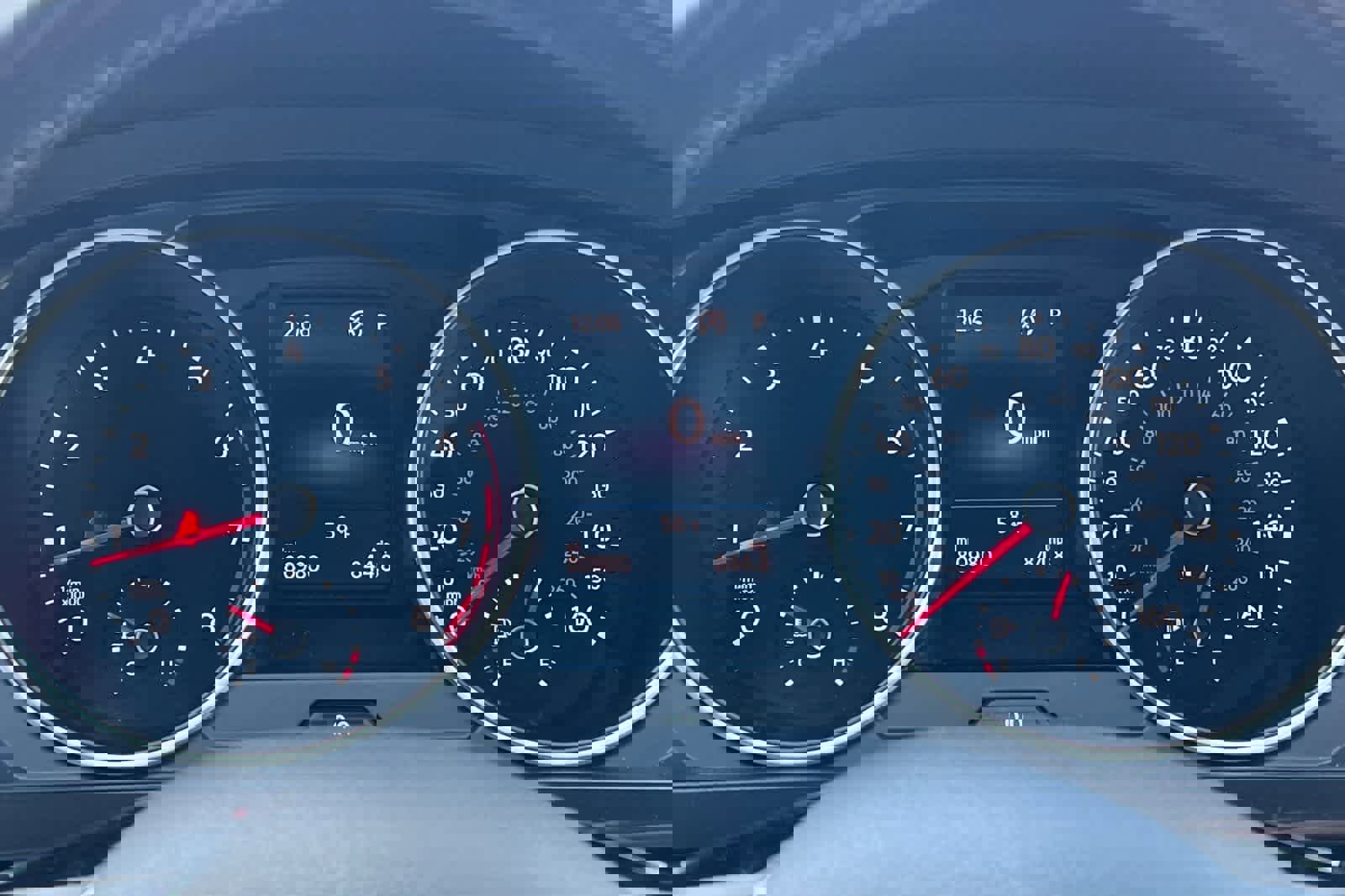 Used 2019 Volkswagen Tiguan SE image 27