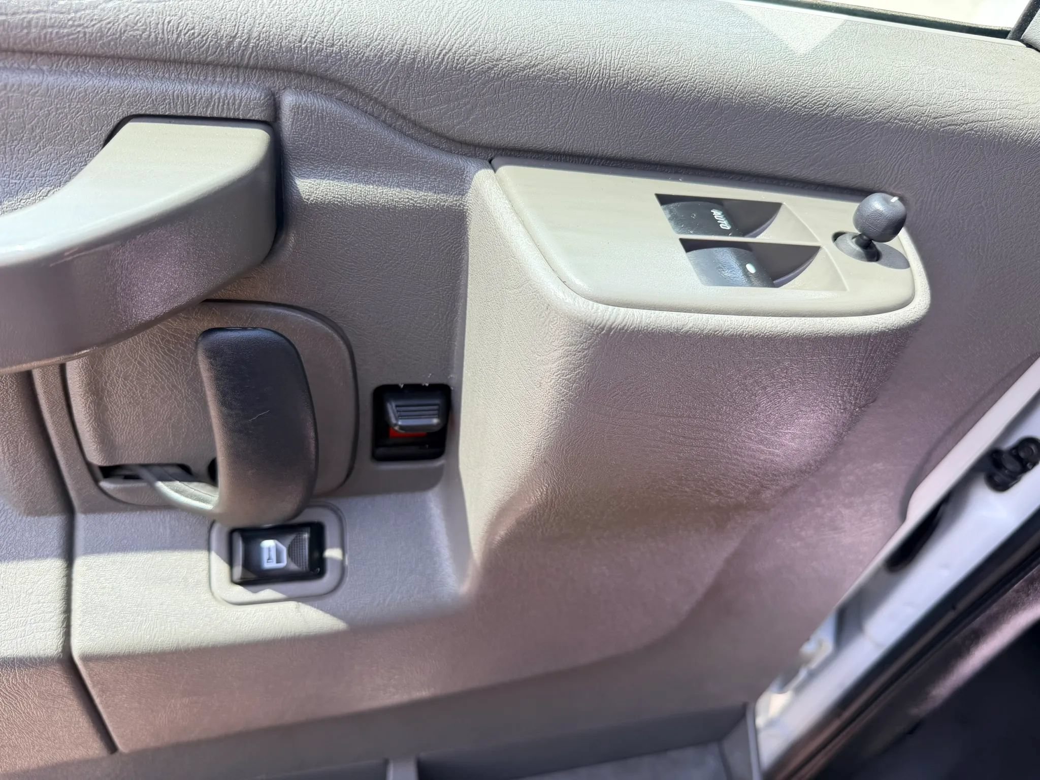 Used 2019 Chevrolet Express 3500 w/ Driver Convenience Package RWD image 8
