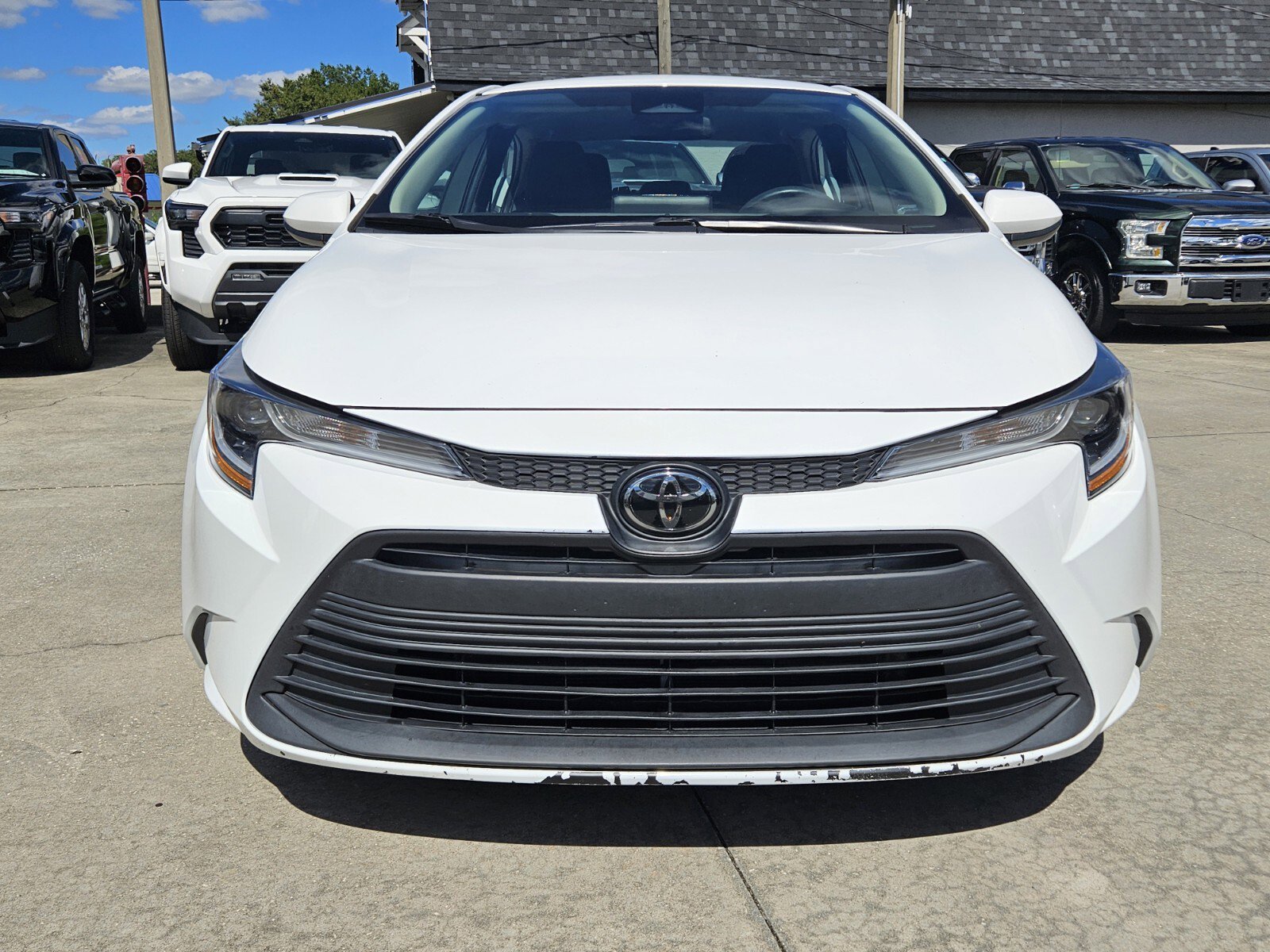 Used 2023 Toyota Corolla LE image 2