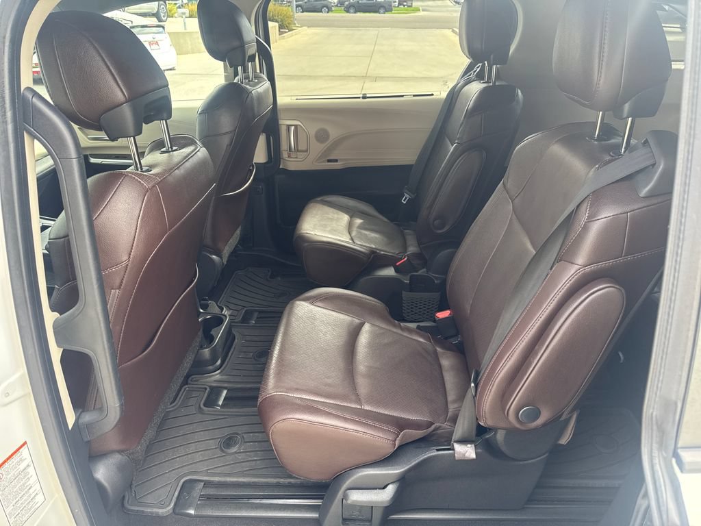 Used 2021 Toyota Sienna Platinum AWD/4WD image 26