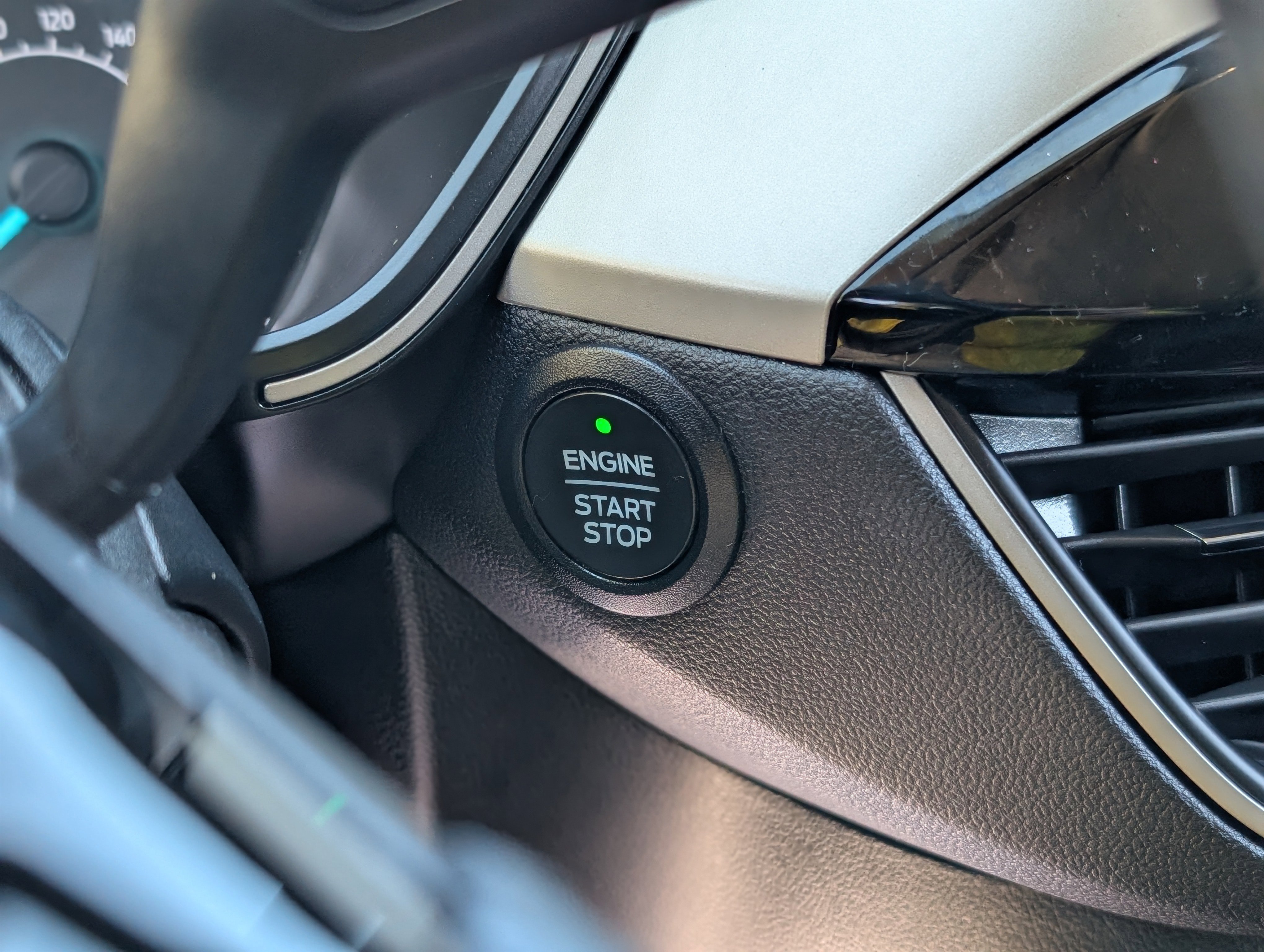 Used 2022 Ford Escape SE w/ SE Sport Appearance Package image 19