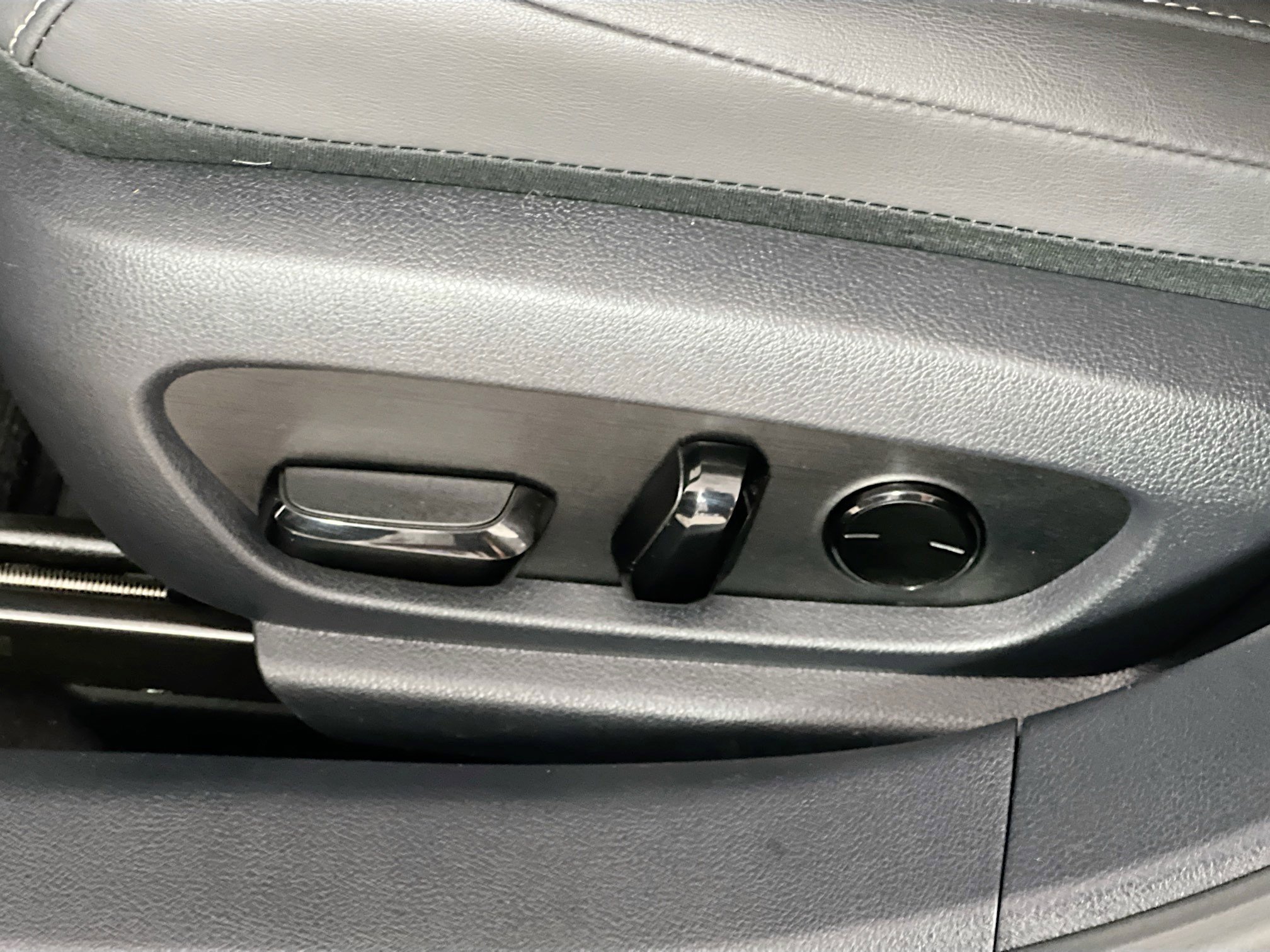 Used 2024 Lexus ES 350 w/ Premium Package image 16