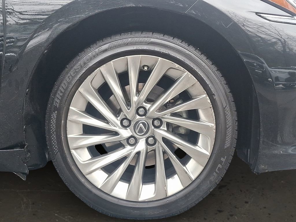 Used 2019 Lexus ES 300h w/ Luxury Package image 9