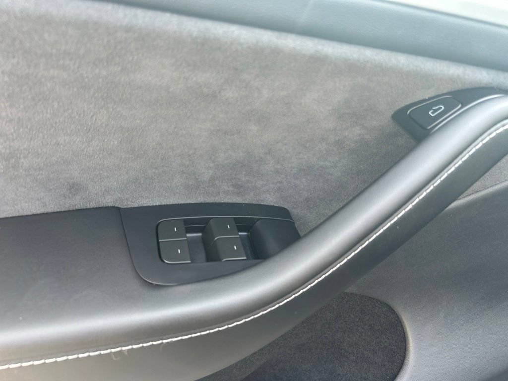 Used 2023 Tesla Model Y Long Range AWD/4WD image 37