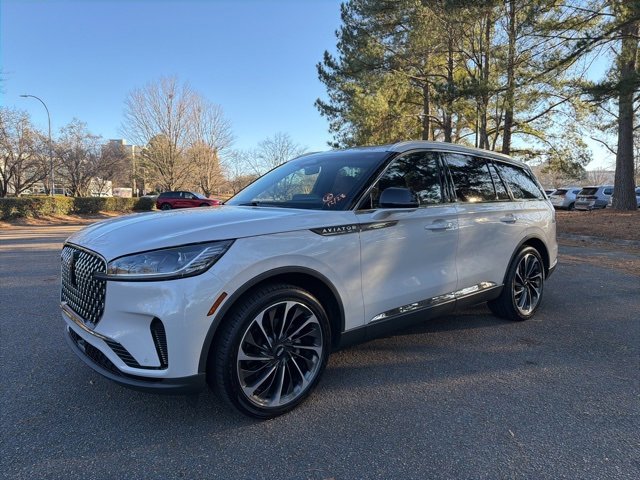 Used 2025 Lincoln Aviator Reserve w/ Equipment Group 201A image 2