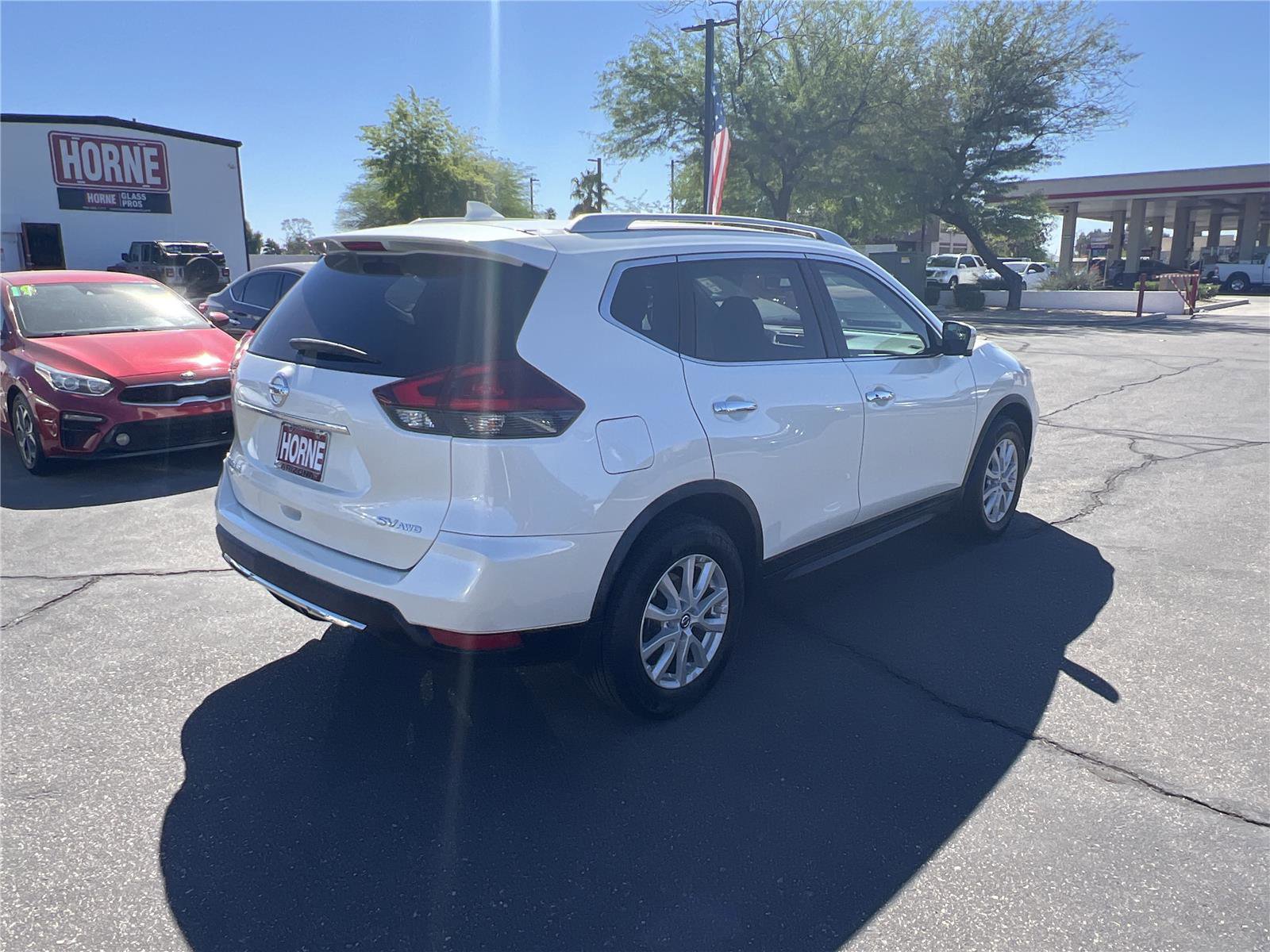 Used 2018 Nissan Rogue SV w/ Premium Package AWD/4WD image 5