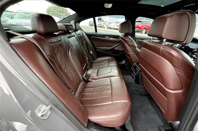 Used 2022 BMW M550i xDrive w/ Shadowloine Package image 29