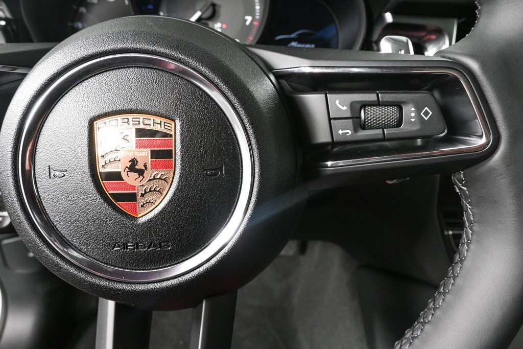 Certified 2025 Porsche Macan image 10