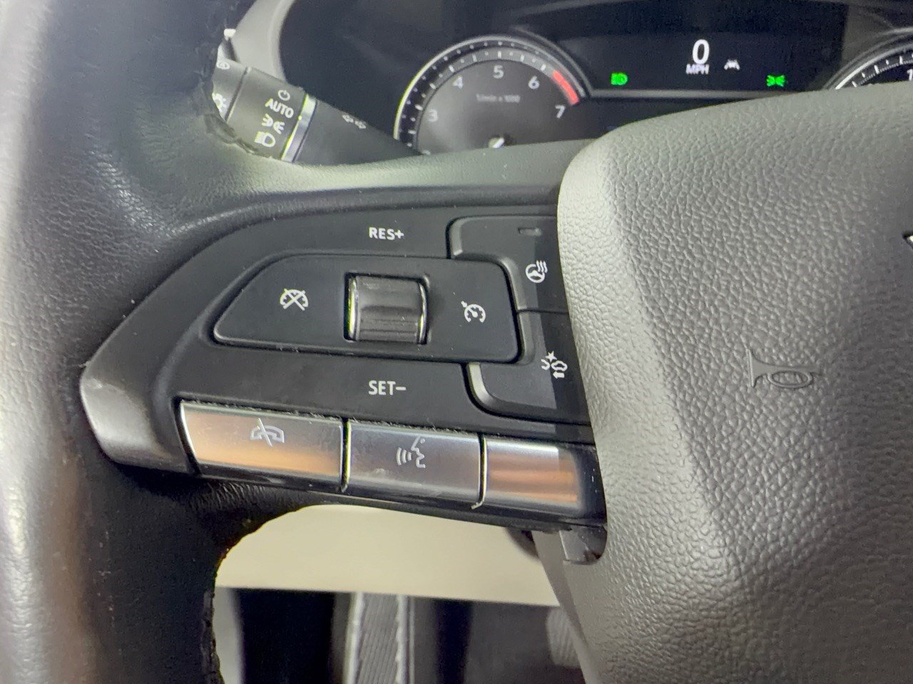 Used 2022 Cadillac XT4 Luxury w/ Cold Weather Package FWD image 18