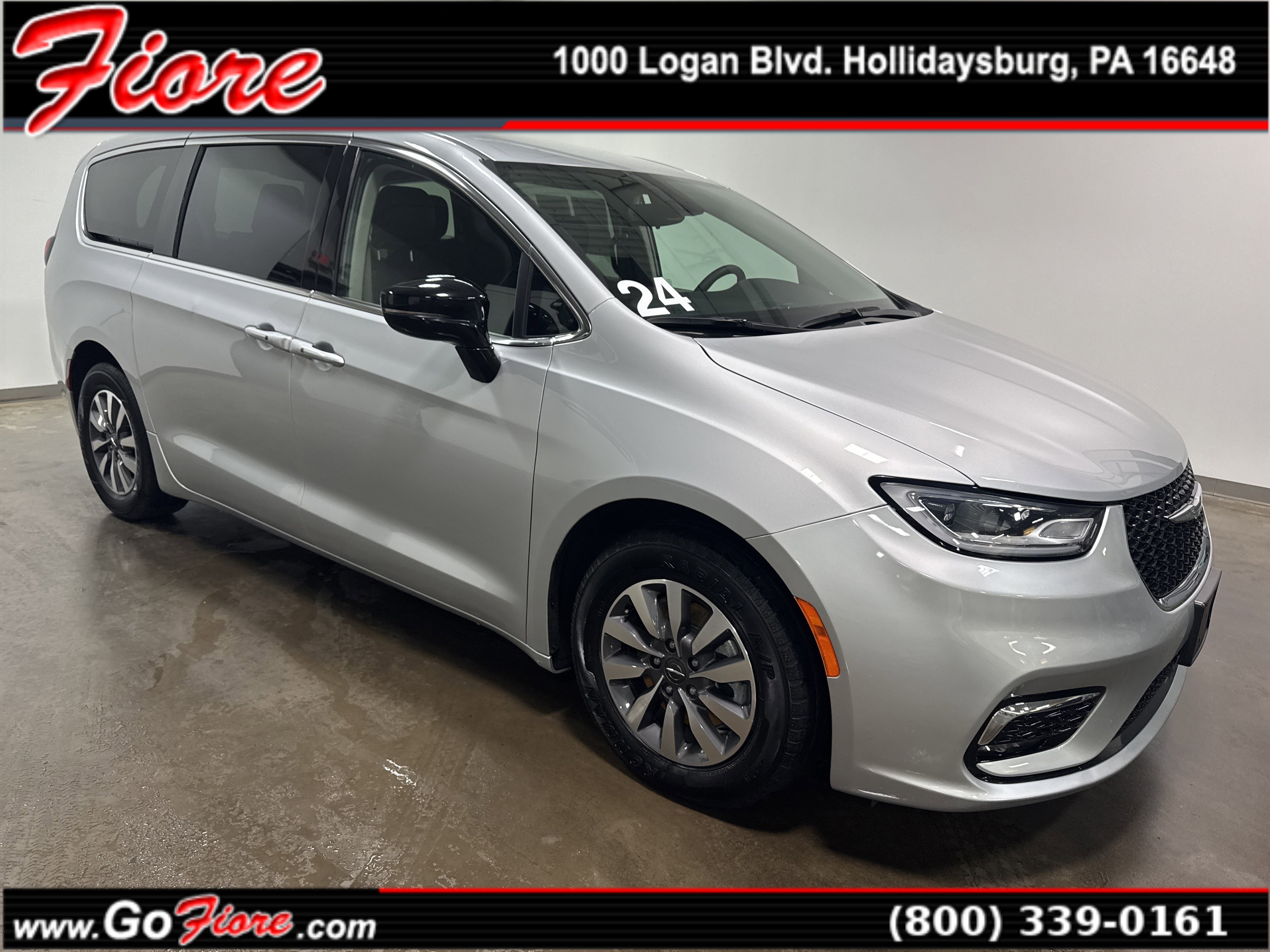 Used 2024 Chrysler Pacifica Select image 1