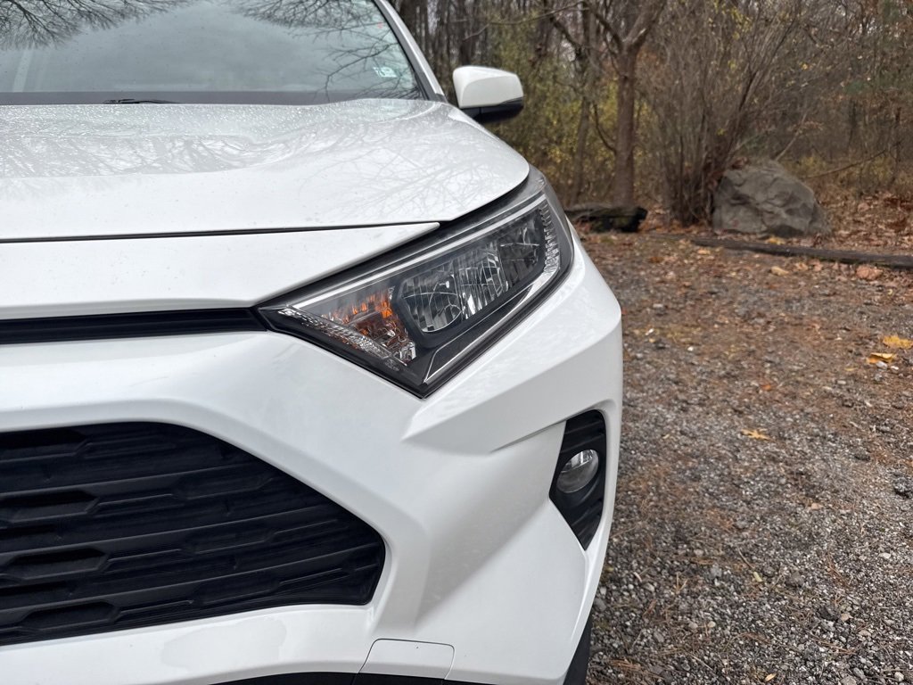 Used 2019 Toyota RAV4 XLE Premium image 3
