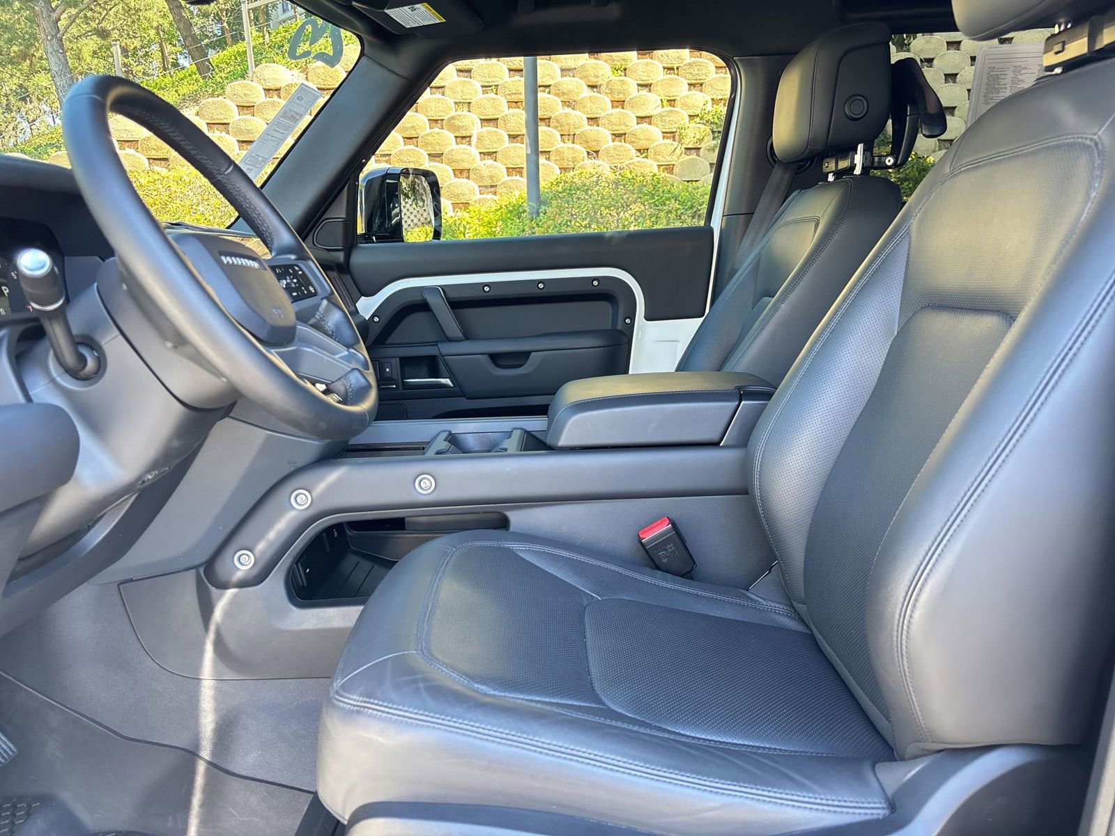 Used 2025 Land Rover Defender 90 S image 5