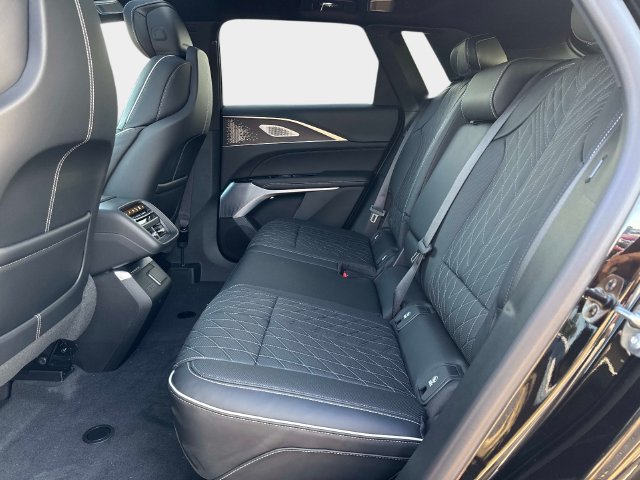 New 2026 Cadillac Lyriq V w/ LPO, Onyx Lite Package AWD/4WD image 11