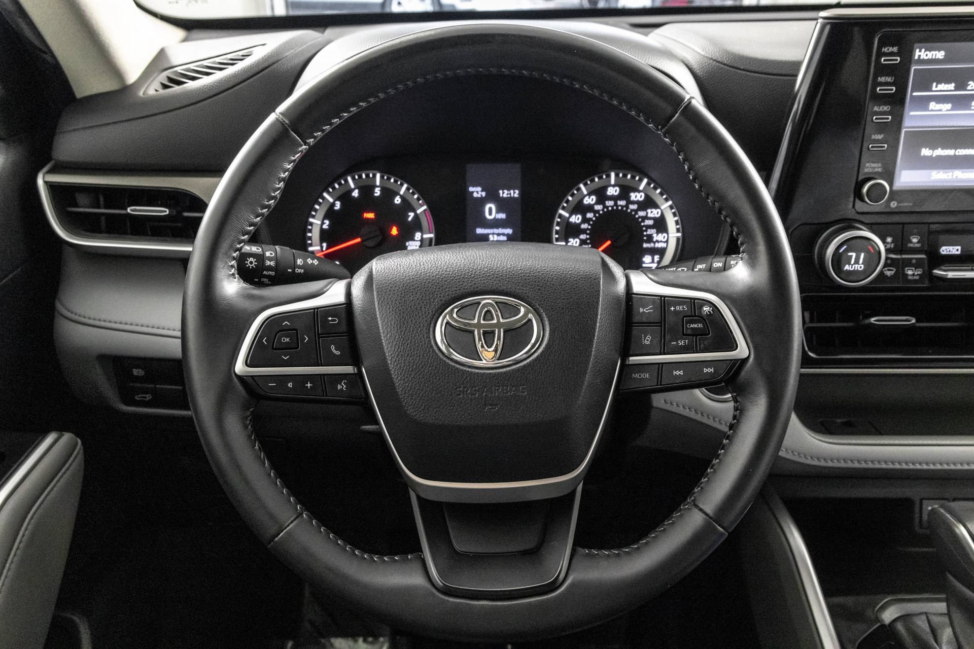Used 2022 Toyota Highlander LE AWD/4WD image 28