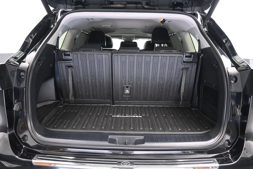Used 2020 Toyota Highlander XLE AWD/4WD image 58
