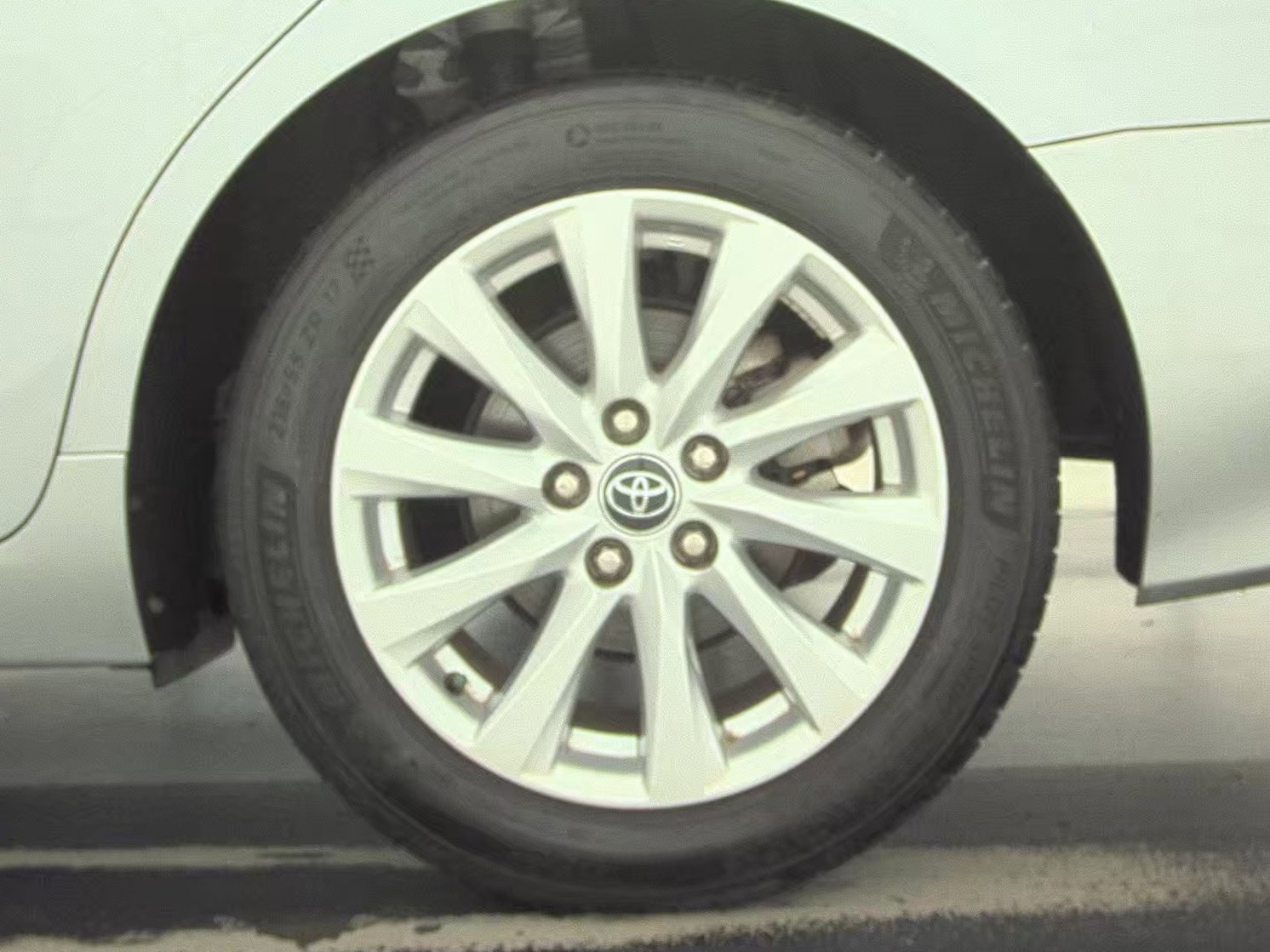 Used 2020 Toyota Camry LE image 13