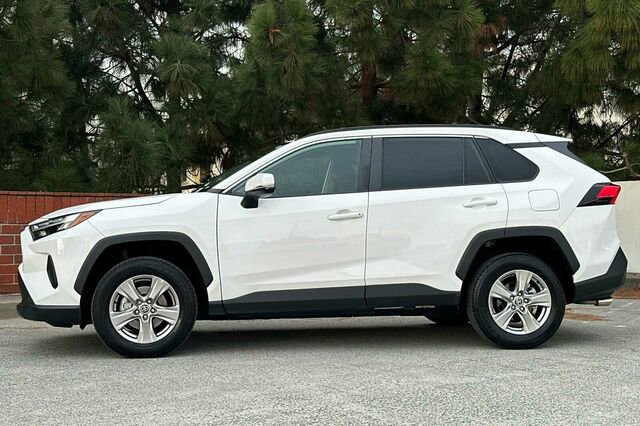 Used 2022 Toyota RAV4 XLE image 7