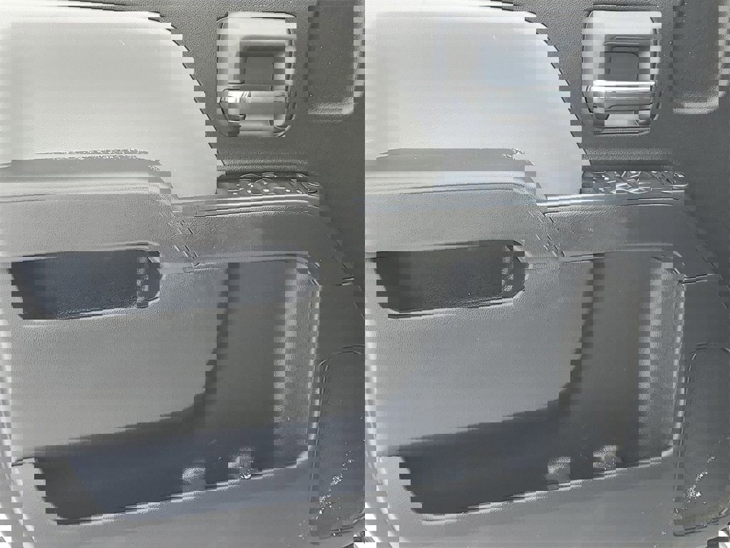 Used 2018 Chevrolet Silverado 1500 Custom w/ Custom Value Package image 19