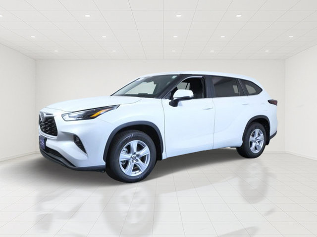 Used 2024 Toyota Highlander LE AWD/4WD image 2