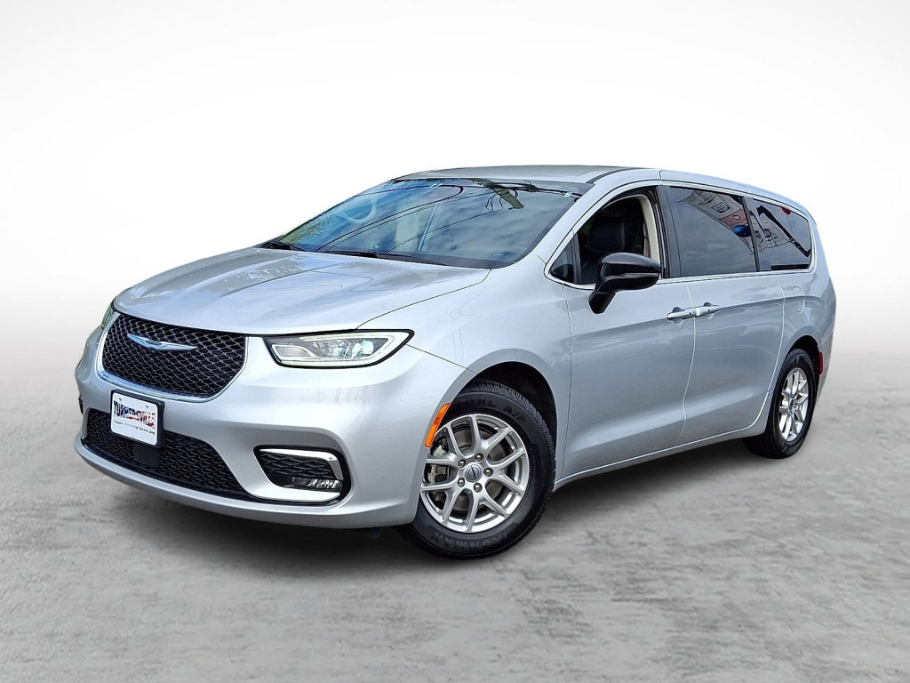 Used 2024 Chrysler Pacifica Touring-L FWD image 1