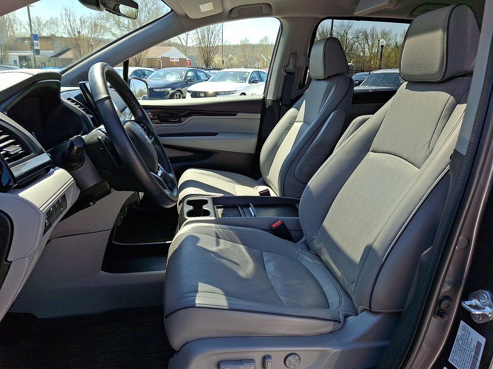 Used 2024 Honda Odyssey Elite image 14