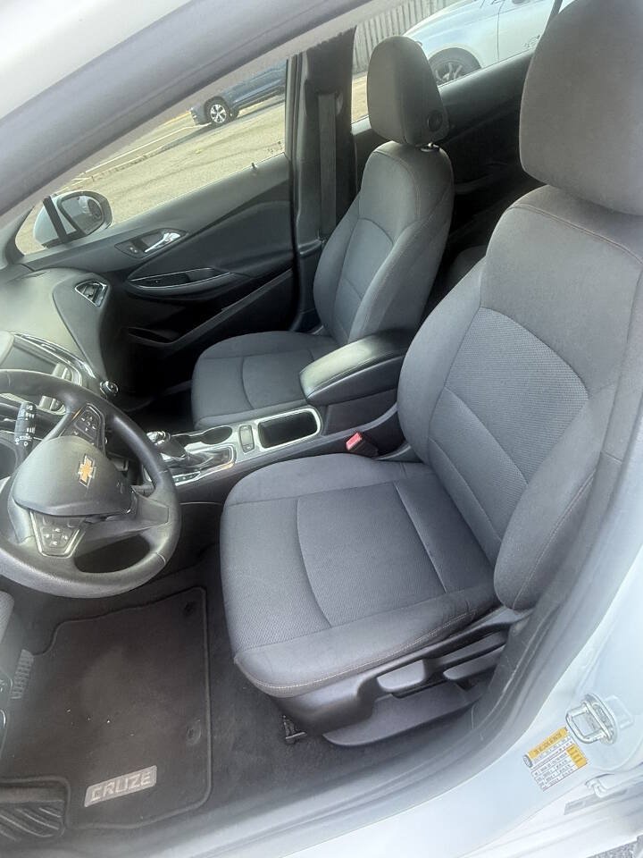 Used 2019 Chevrolet Cruze LS w/ LS Convenience Package FWD image 7