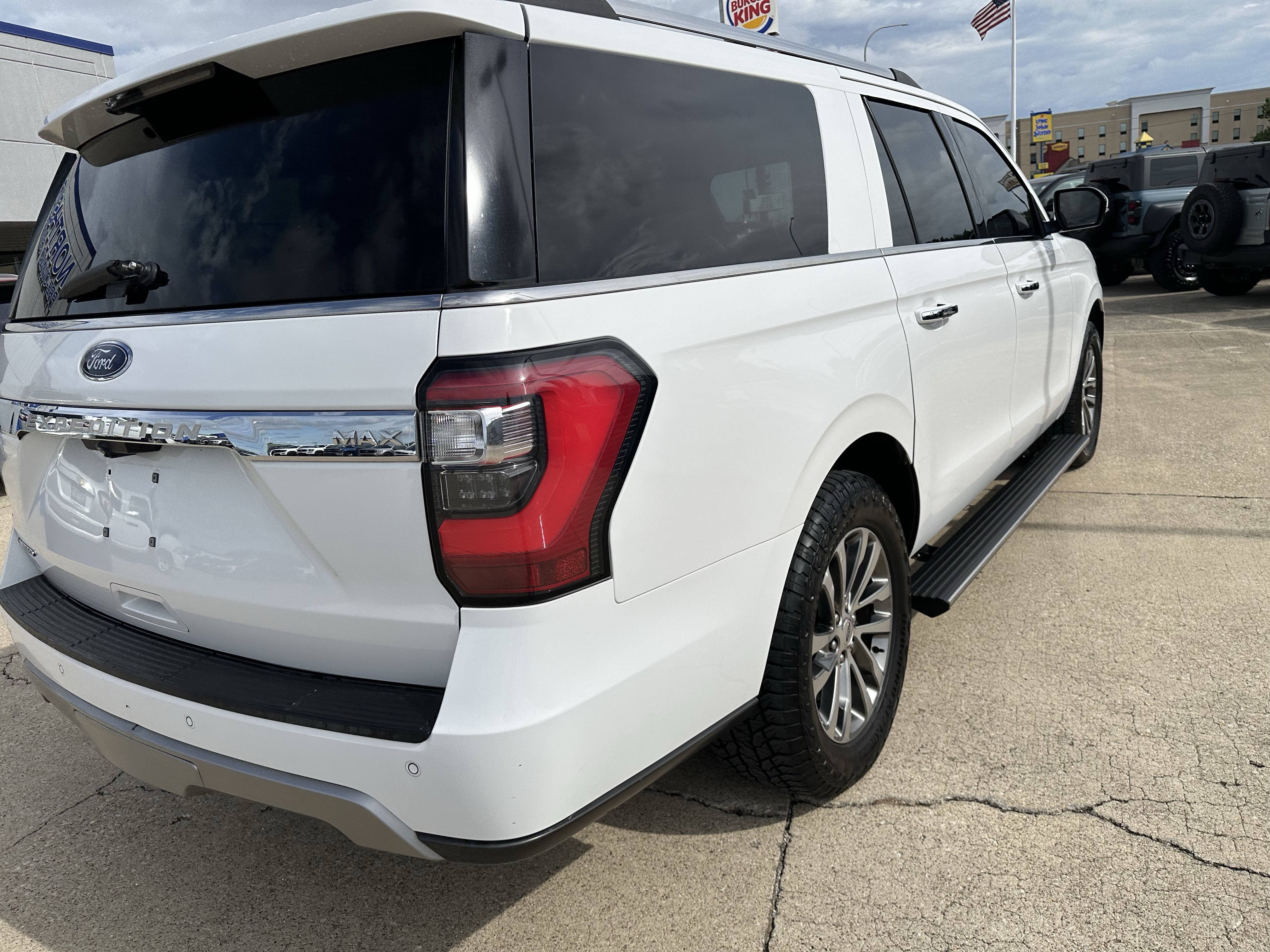 Used 2018 Ford Expedition Max Limited RWD image 8