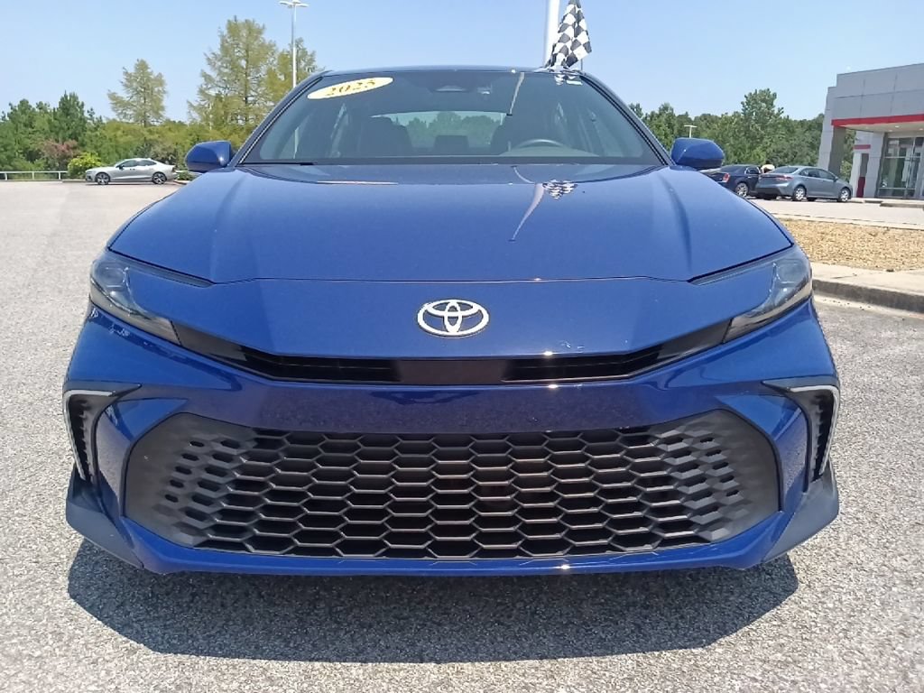 Used 2025 Toyota Camry SE w/ Convenience Package FWD image 8