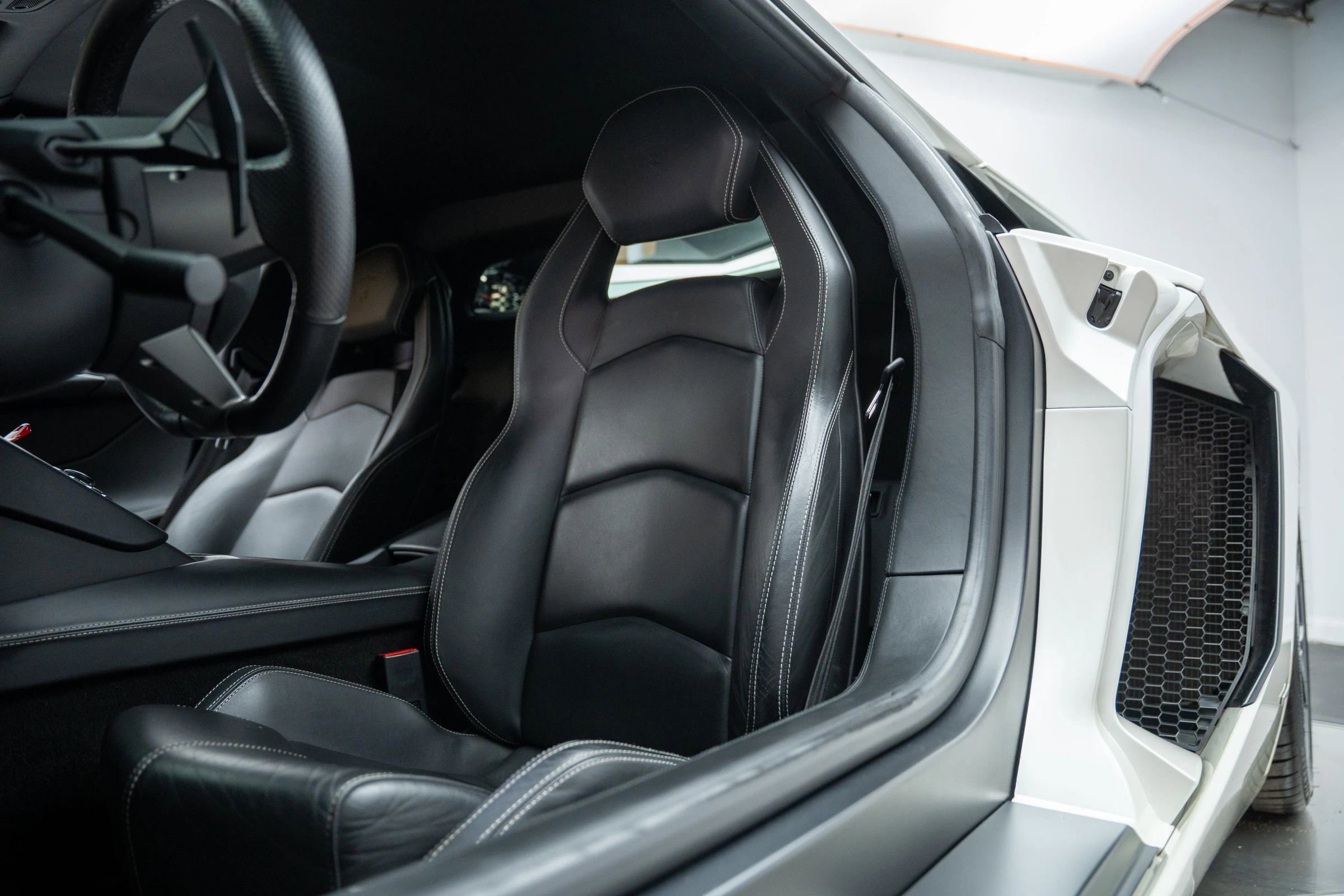 Used 2013 Lamborghini Aventador LP 700-4 image 3