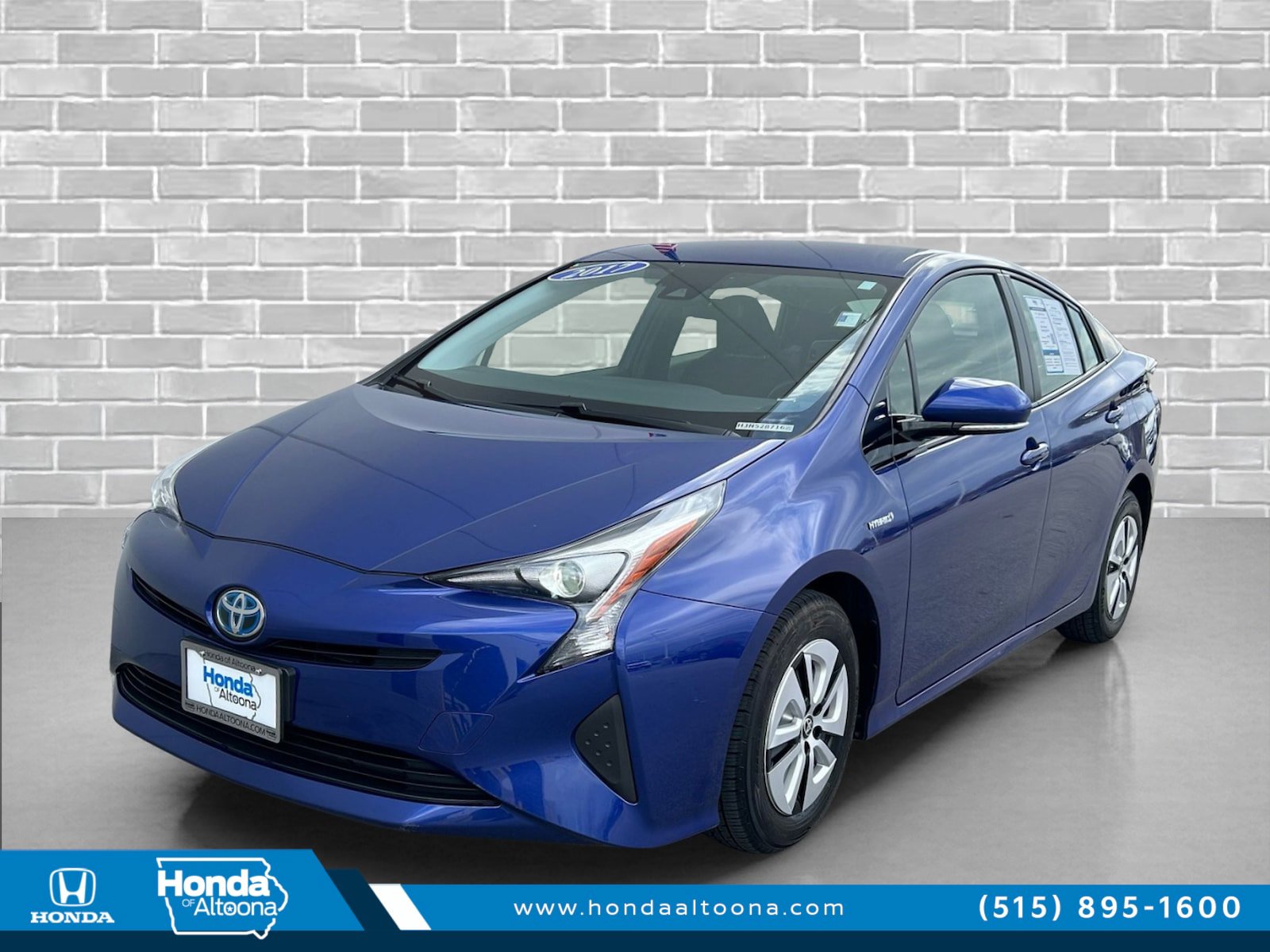 Used 2017 Toyota Prius Four image 1