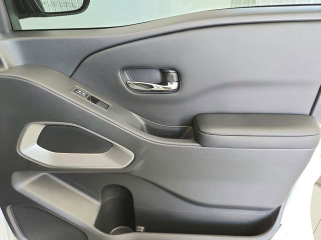 Used 2025 Nissan Frontier SV w/ SV Convenience Package image 40