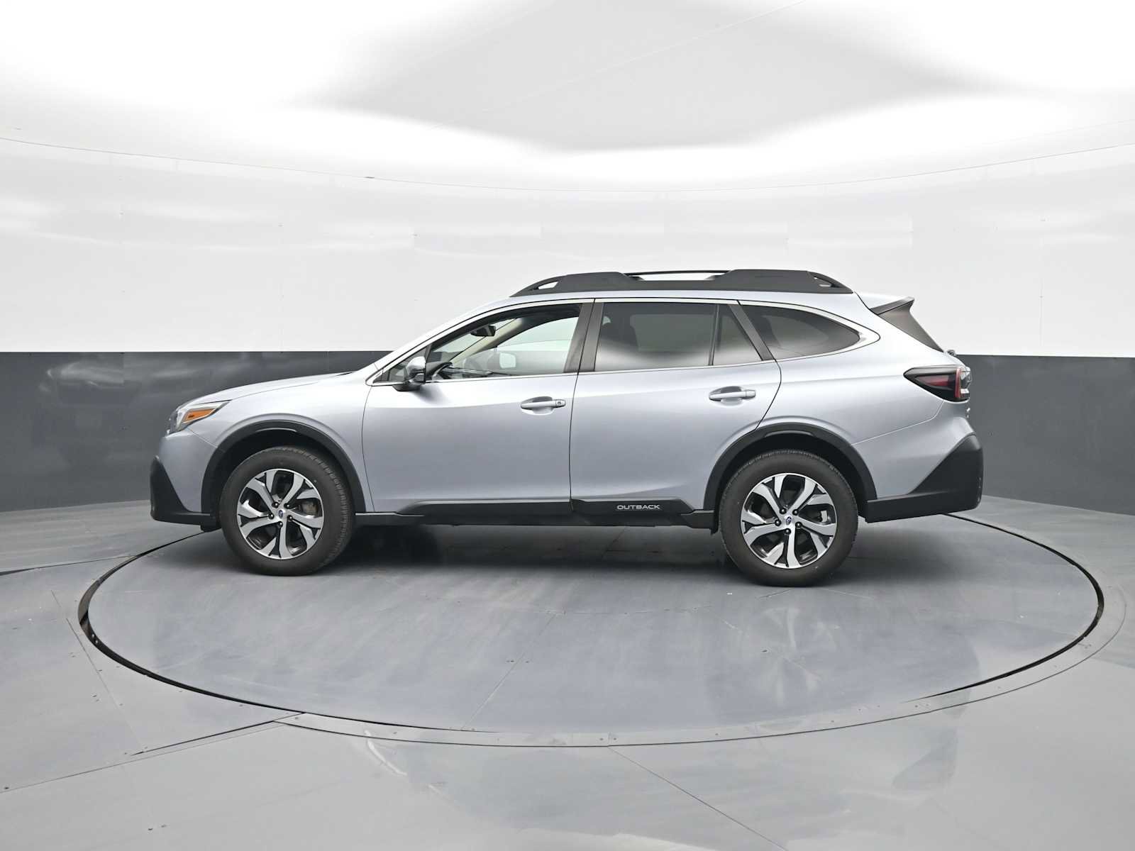Used 2022 Subaru Outback Limited image 5