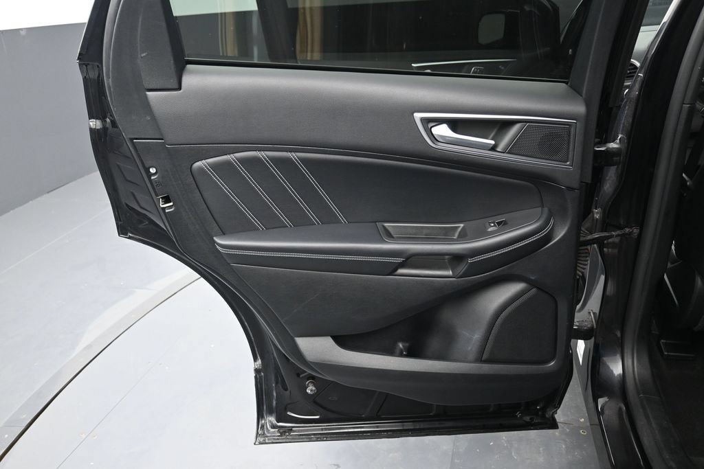 Used 2022 Ford Edge ST w/ Equipment Group 401A AWD/4WD image 2