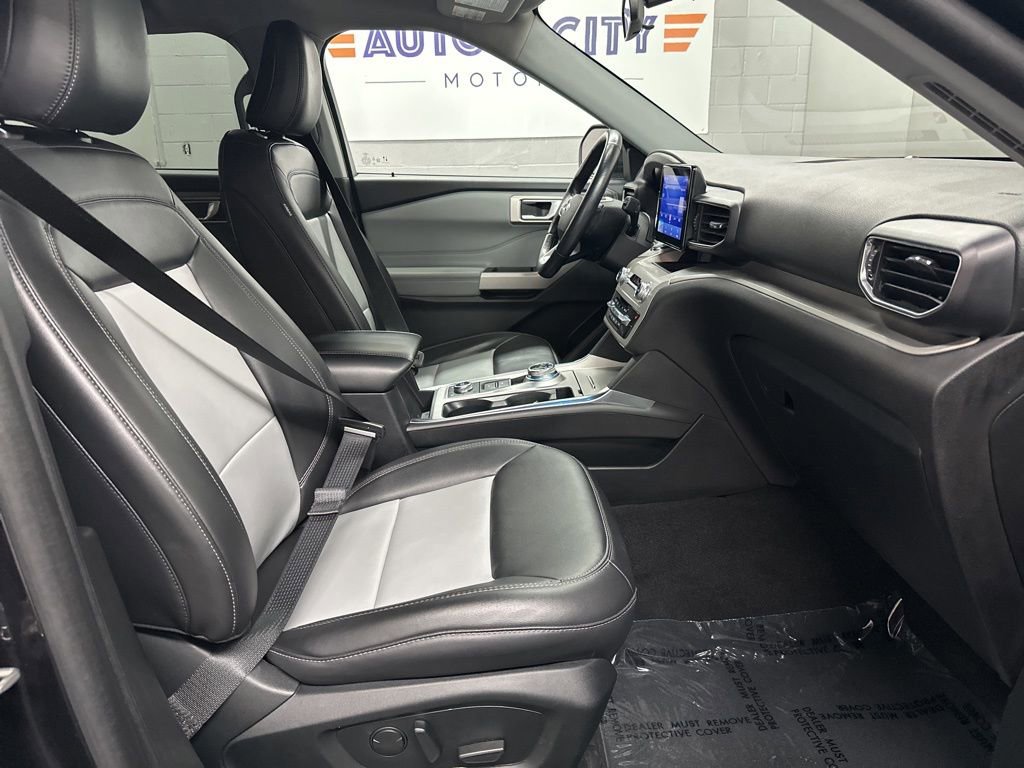 Used 2023 Ford Explorer XLT w/ Equipment Group 202A AWD/4WD image 20