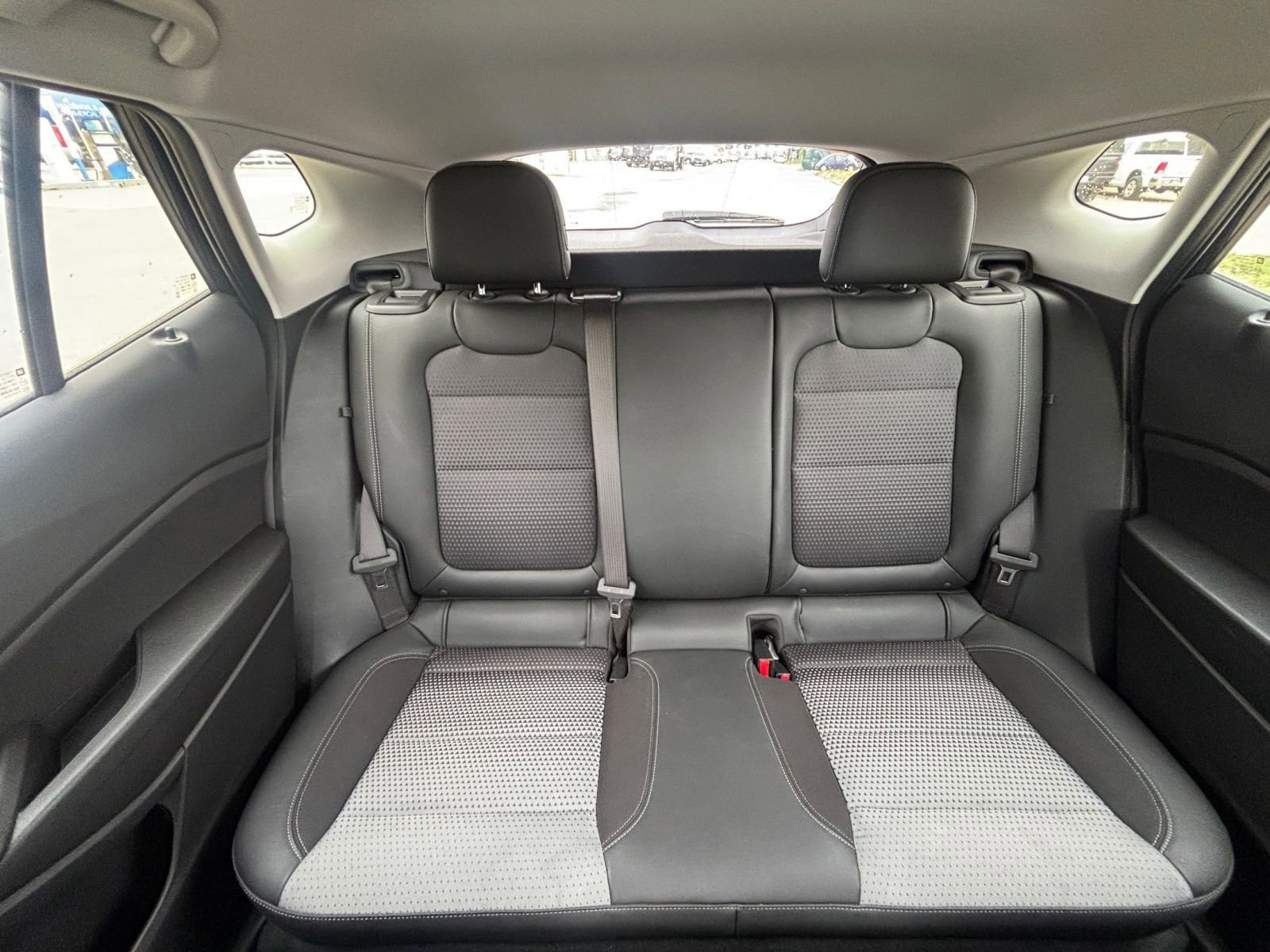 Used 2025 Chevrolet Trax LT w/ LT Convenience Package image 39