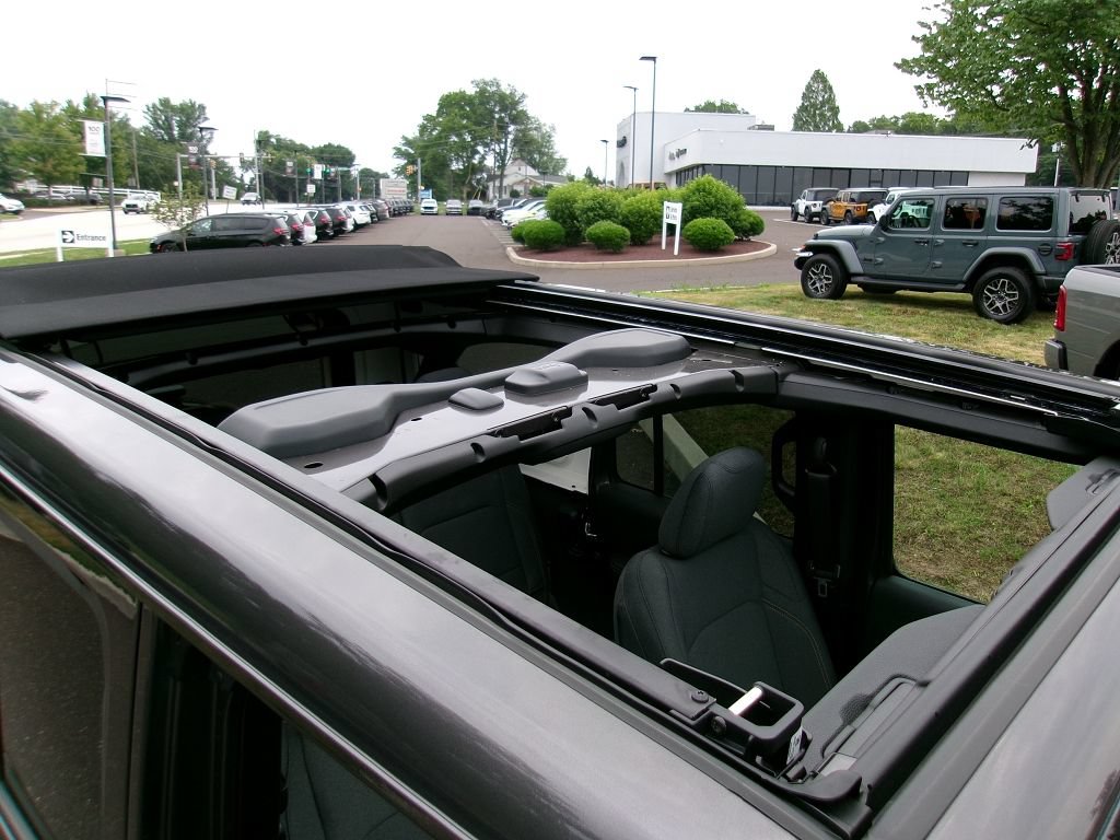 Certified 2025 Jeep Wrangler Unlimited Sahara w/ Safety Group AWD/4WD image 25