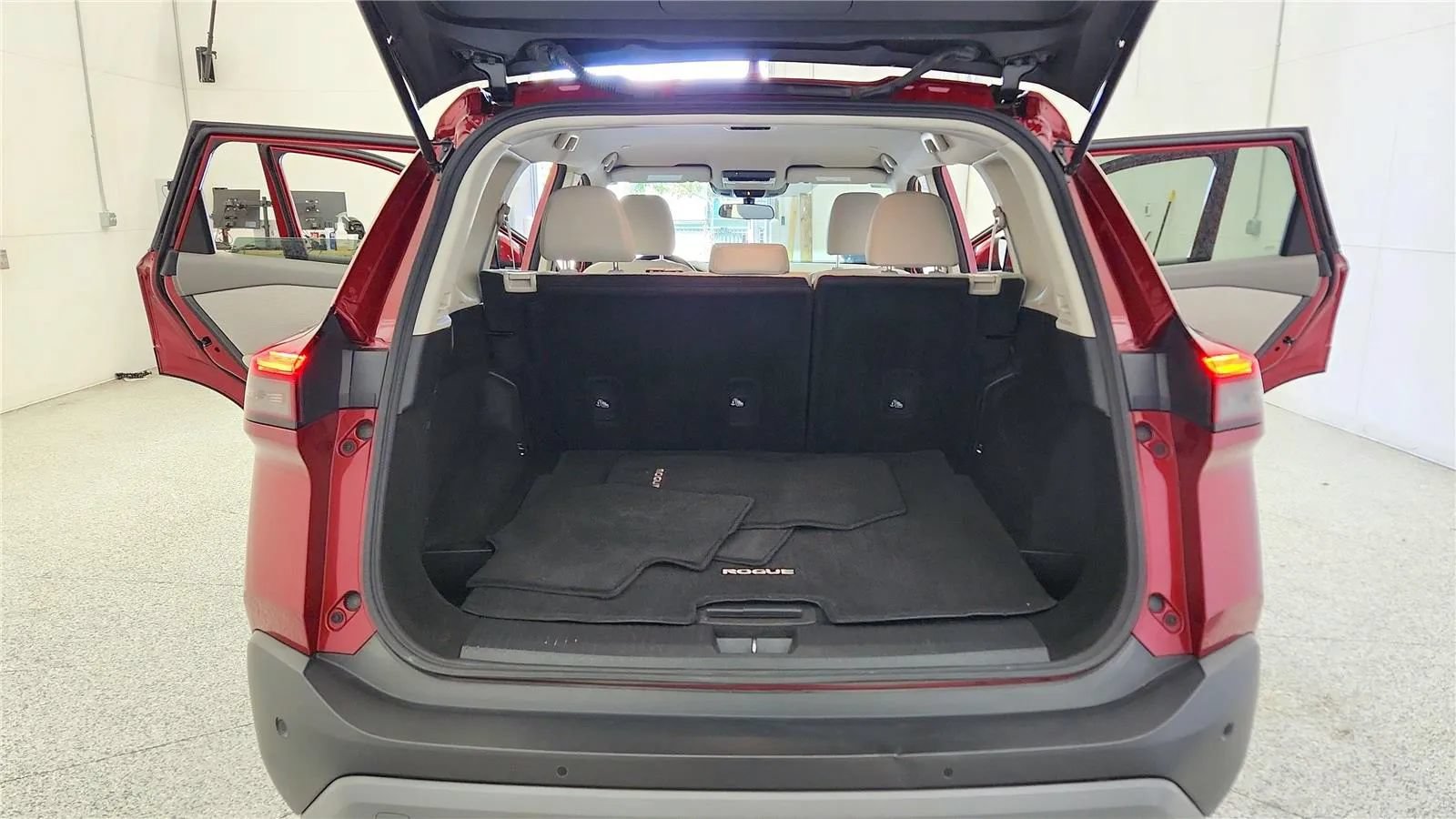 Used 2023 Nissan Rogue SV FWD image 19